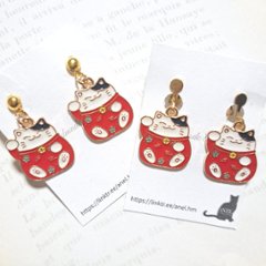 招き猫(赤)ピアス・イヤリングの画像