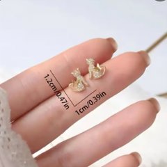 きらめき猫シルエットピアス画像