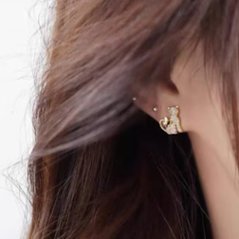 きらめき猫シルエットピアス画像