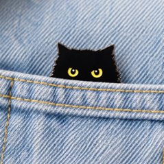 黒猫のピンバッジ画像