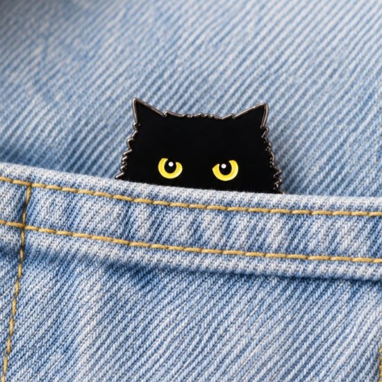 黒猫のピンバッジ画像