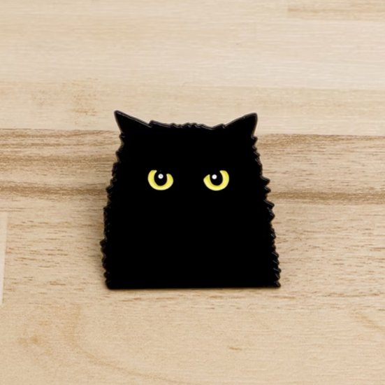 黒猫のピンバッジ画像