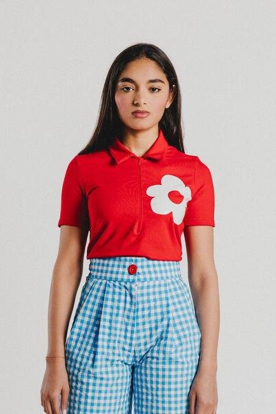 フラワーポロ　トップス- アガタ・ルイス・デ・ラ・プラダ（POLO ROJO FLORECITAS BLANCAS - Agatha Ruiz de la Prada）の画像