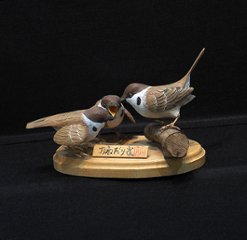 『おねだり雀』バードカービング作品（畠野尚利作）の画像