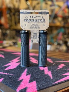 Peaty’s Monarch Grip – Knurl/ピーティーズ モナーク・グリップ・ナール  BLACK  シック（Thick / 太）の画像