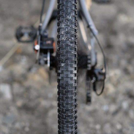 BRUCE GORDON / Rock'n Road / 700 x 43c / SIMWORKS  / タイヤ画像