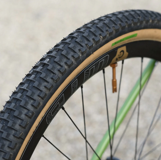 BRUCE GORDON / Rock'n Road / 650 x 48c / Gumwall / SIMWORKS  / タイヤ画像