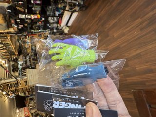 C.C.C.C [chillingcampeeps charinco club] / finger / バルブキャップ画像