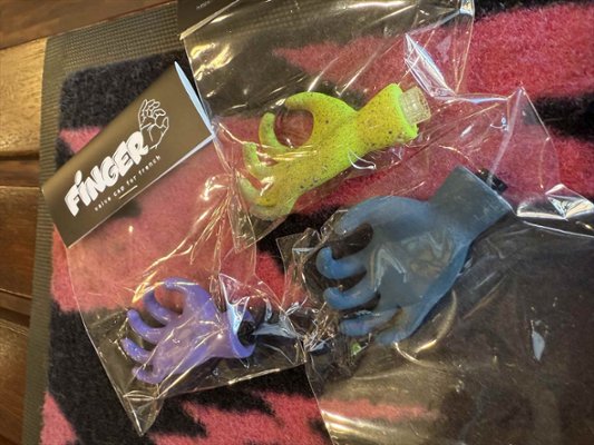 C.C.C.C [chillingcampeeps charinco club] / finger / バルブキャップの画像