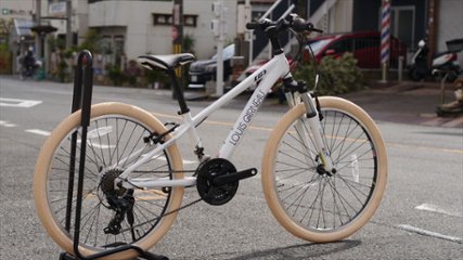 24インチ タイヤ　クリーム　24ｘ2.125画像