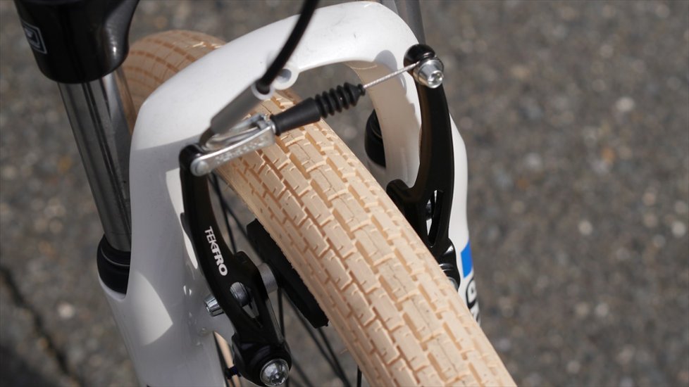 24インチ タイヤ　クリーム　24ｘ2.125画像