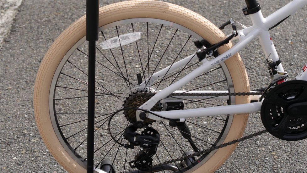 24インチ タイヤ　クリーム　24ｘ2.125画像