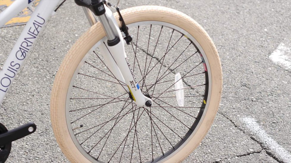 24インチ タイヤ　クリーム　24ｘ2.125画像