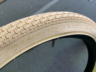 24インチ タイヤ　クリーム　24ｘ2.125の画像