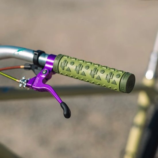 TOMII x SIMWORKS  / Farwest Grip / Cactus Green / グリップ   画像