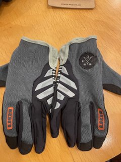 ION（アイオン）/ Scrub AMP / Gloves　グローブの画像