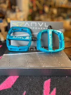 「ANVL Components」 / TILT PEDAL V3 [ティルト ペダル V3] /ブルーの画像