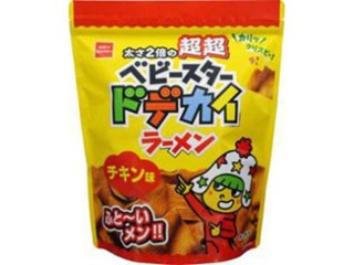 おやつカンパニー 超超ドデカイラーメンチキン味 １３５ｇ ×12 【送料込】(一部地域別途)の画像