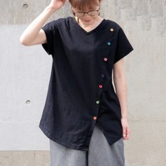 【Newカラー追加＆再販】温もりあるカラフルウッドボタン＊裾変形＊Vネック＊フレンチ袖＊Tシャツ＊チュニック＊d-tp008画像