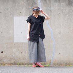 【Newカラー追加＆再販】温もりあるカラフルウッドボタン＊裾変形＊Vネック＊フレンチ袖＊Tシャツ＊チュニック＊d-tp008画像