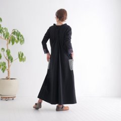 やさしい温もりと遊び心を添える＊手編みポケットがアクセント＊裏地フリース＊あたたか＊サロペットスカート＊ブラック＊d-dr004画像