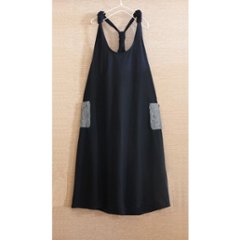 やさしい温もりと遊び心を添える＊手編みポケットがアクセント＊裏地フリース＊あたたか＊サロペットスカート＊ブラック＊d-dr004画像