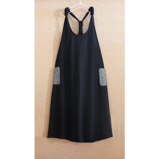 やさしい温もりと遊び心を添える＊手編みポケットがアクセント＊裏地フリース＊あたたか＊サロペットスカート＊ブラック＊d-dr004画像