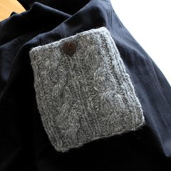 やさしい温もりと遊び心を添える＊手編みポケットがアクセント＊裏地フリース＊あたたか＊サロペットスカート＊ブラック＊d-dr004画像