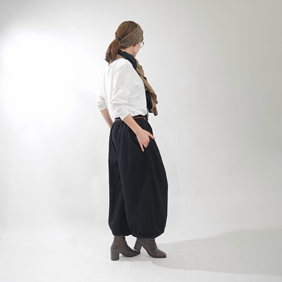丸っこいシルエット＊どんなコーデにも相性抜群＊大人ナチュラルな無地＊バルーンワイドパンツ＊ブラック＊d-pn506画像
