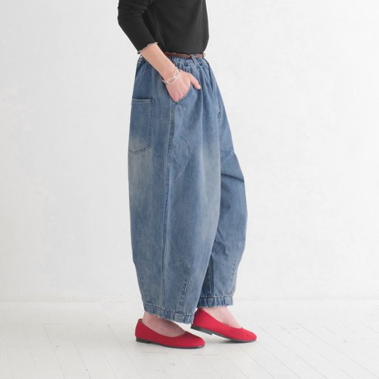 柔らかデニムのコクーンパンツ＊ゆるっと丸いシルエット＊ゆったり体型カバー＊ウォッシュドライトブルー＊着丈2展開＊d-pn3002画像