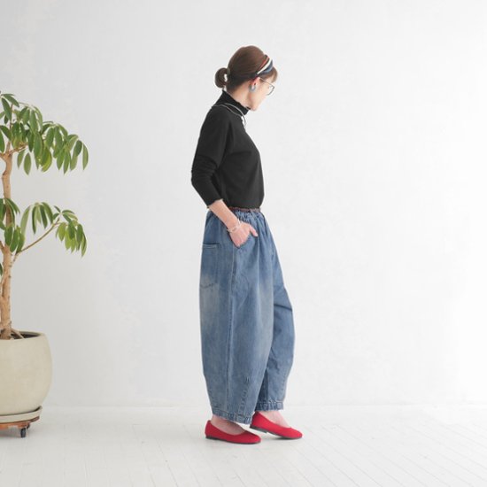 柔らかデニムのコクーンパンツ＊ゆるっと丸いシルエット＊ゆったり体型カバー＊ウォッシュドライトブルー＊着丈2展開＊d-pn3002画像