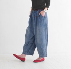 柔らかデニムのコクーンパンツ＊ゆるっと丸いシルエット＊ゆったり体型カバー＊ウォッシュドライトブルー＊着丈2展開＊d-pn3002画像