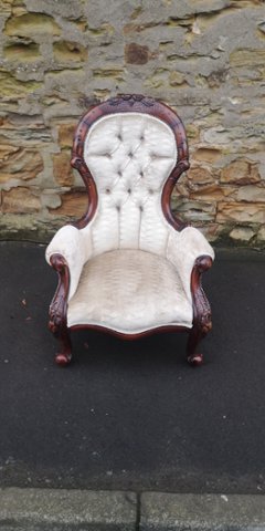 Mahogany sofa and chair (Chair)の画像