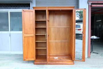 昭和レトロ／洋風家具　サクラ ３ドアワードローブ／Daniel画像