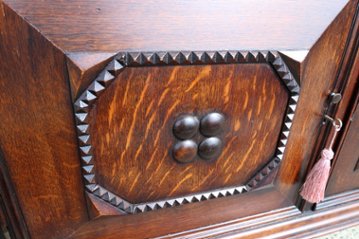 Jaccobean style heavy oak Side Cabinet / TV Board画像