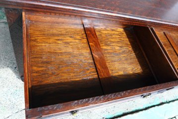 Jaccobean style heavy oak Side Cabinet / TV Board画像