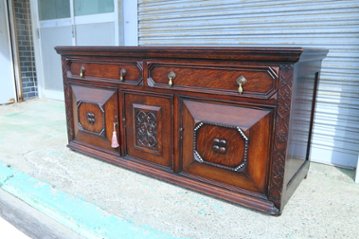 Jaccobean style heavy oak Side Cabinet / TV Board画像