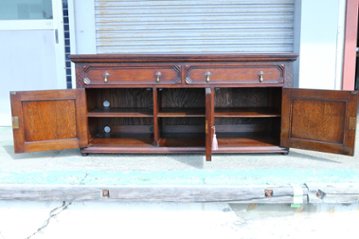 Jaccobean style heavy oak Side Cabinet / TV Board画像