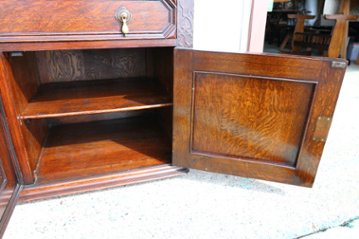 Jaccobean style heavy oak Side Cabinet / TV Board画像