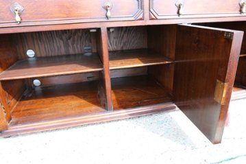 Jaccobean style heavy oak Side Cabinet / TV Board画像