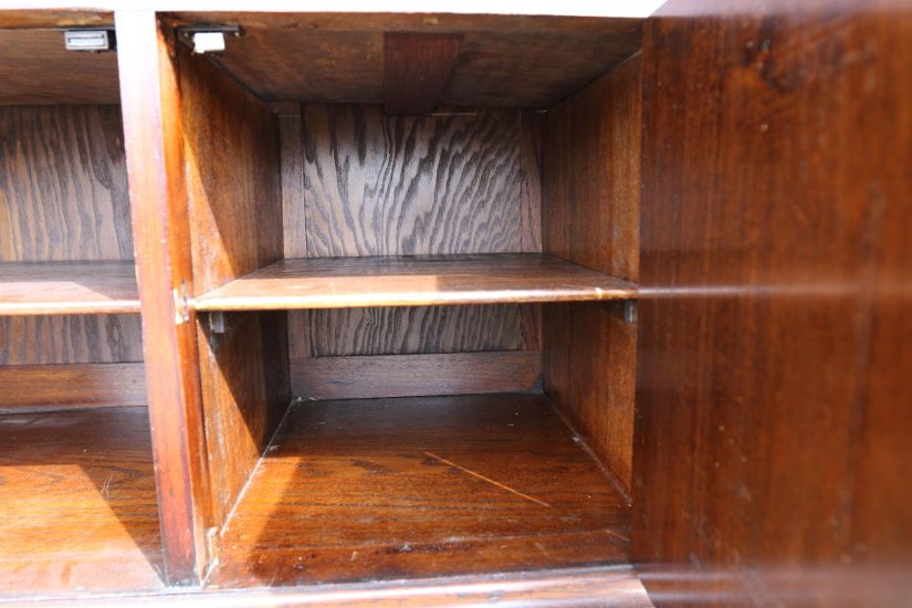 Jaccobean style heavy oak Side Cabinet / TV Board画像