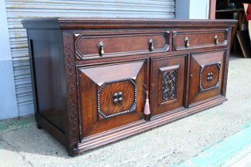 Jaccobean style heavy oak Side Cabinet / TV Board画像