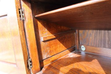 Jaccobean style heavy oak Side Cabinet / TV Board画像