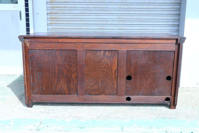 Jaccobean style heavy oak Side Cabinet / TV Board画像
