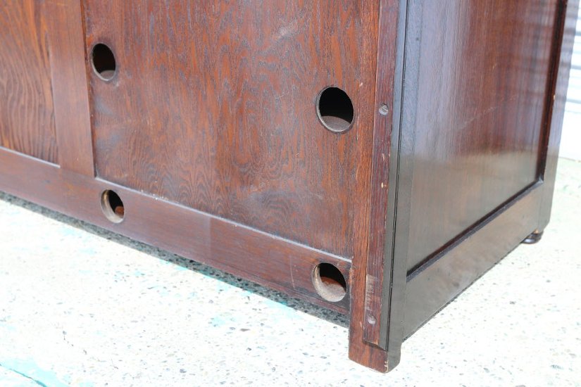 Jaccobean style heavy oak Side Cabinet / TV Board画像