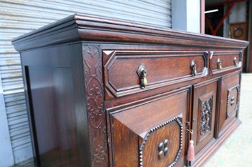 Jaccobean style heavy oak Side Cabinet / TV Board画像