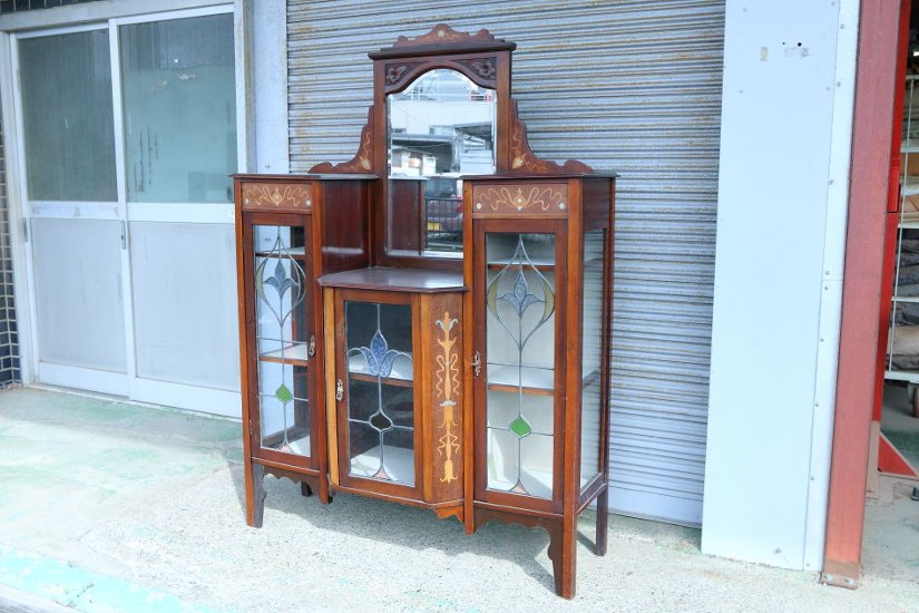 Art Nouveau Mirrored Back Mahogany Display Cabinet with Stained Glass Doors and Metal-Inlaid画像