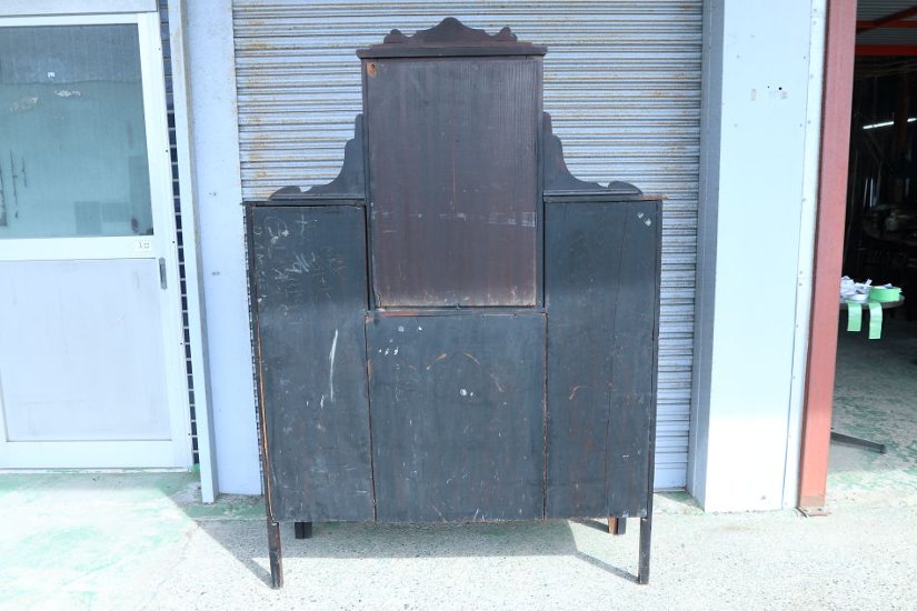 Art Nouveau Mirrored Back Mahogany Display Cabinet with Stained Glass Doors and Metal-Inlaid画像