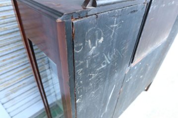 Art Nouveau Mirrored Back Mahogany Display Cabinet with Stained Glass Doors and Metal-Inlaid画像