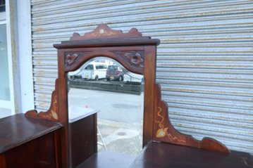 Art Nouveau Mirrored Back Mahogany Display Cabinet with Stained Glass Doors and Metal-Inlaid画像